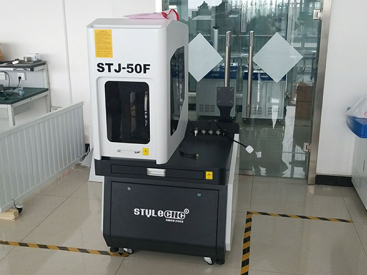 業(yè)余愛(ài)好適用于小型企業(yè)、家庭商店的光纖激光雕刻機(jī) 業(yè)余愛(ài)好適用于小型企業(yè)、家庭商店的光纖激光雕刻機(jī)