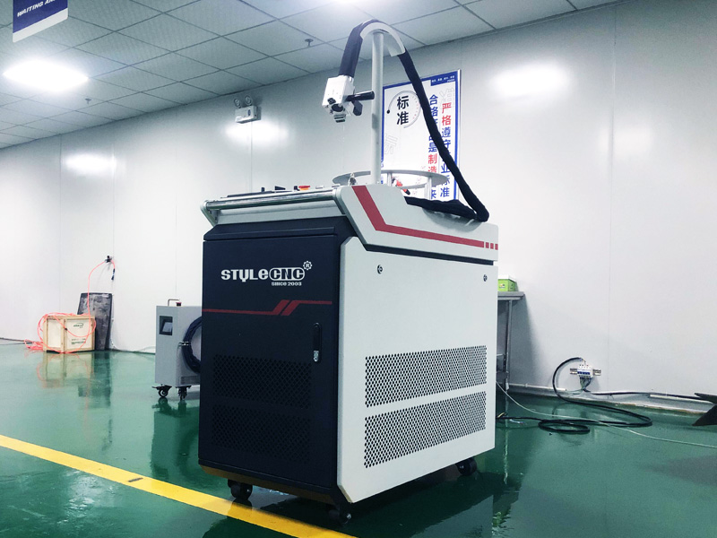 便攜式手持激光除銹機(jī) 便攜式手持激光除銹機(jī)