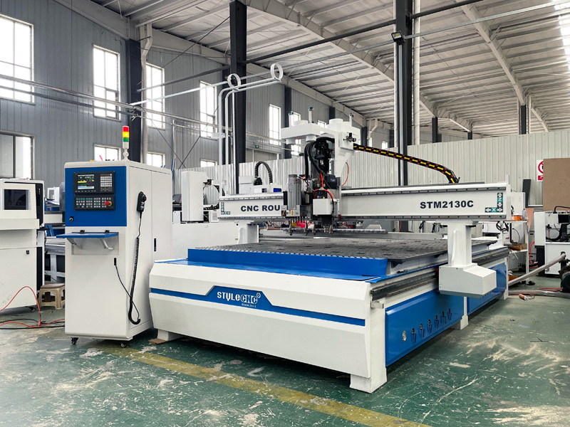 Smart 自動套料數控銑床,配備自動排料系統 Smart 自動套料數控銑床,配備自動排料系統