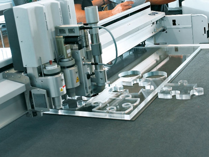 無模刀切割 PVC 軟玻璃