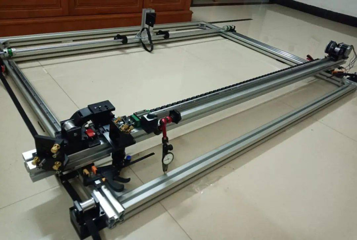 將正時(shí)皮帶穿入兩側(cè) 將正時(shí)皮帶穿入兩側(cè)