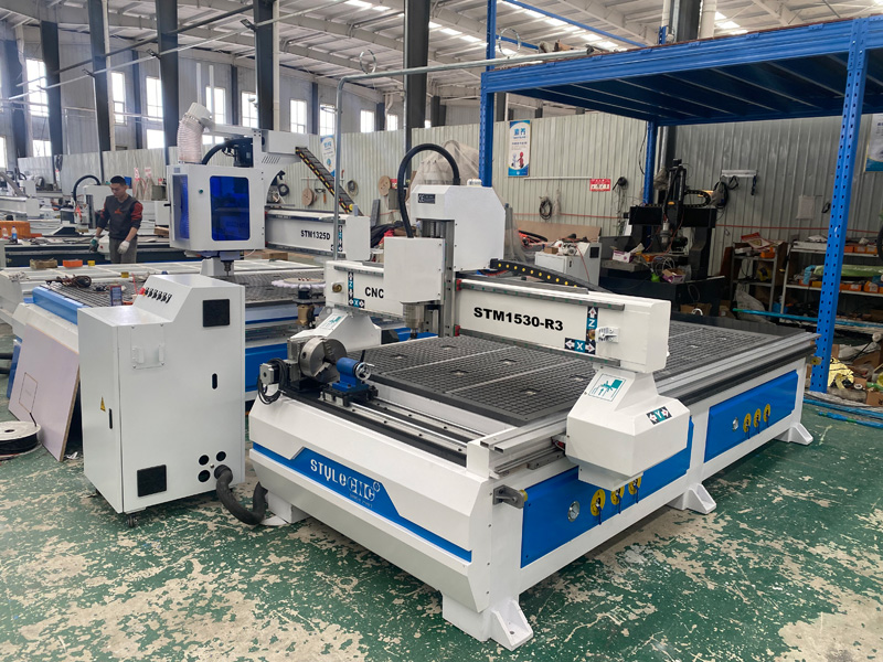 第五軸 5' x 10' 帶前旋轉工作臺的木工模型 - STM1530R3